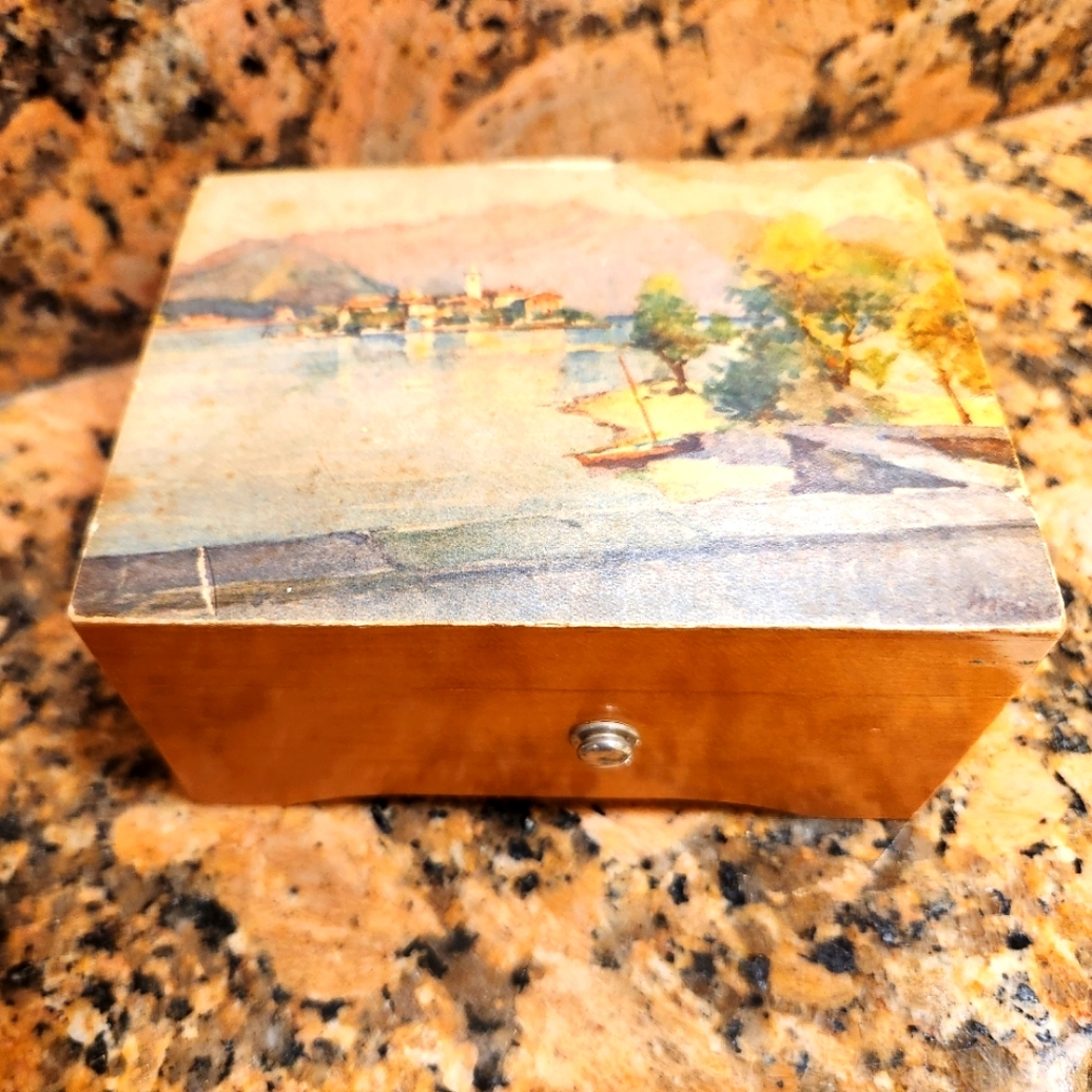 Antique Thorens Swiss Box, Bleu Danube Valse